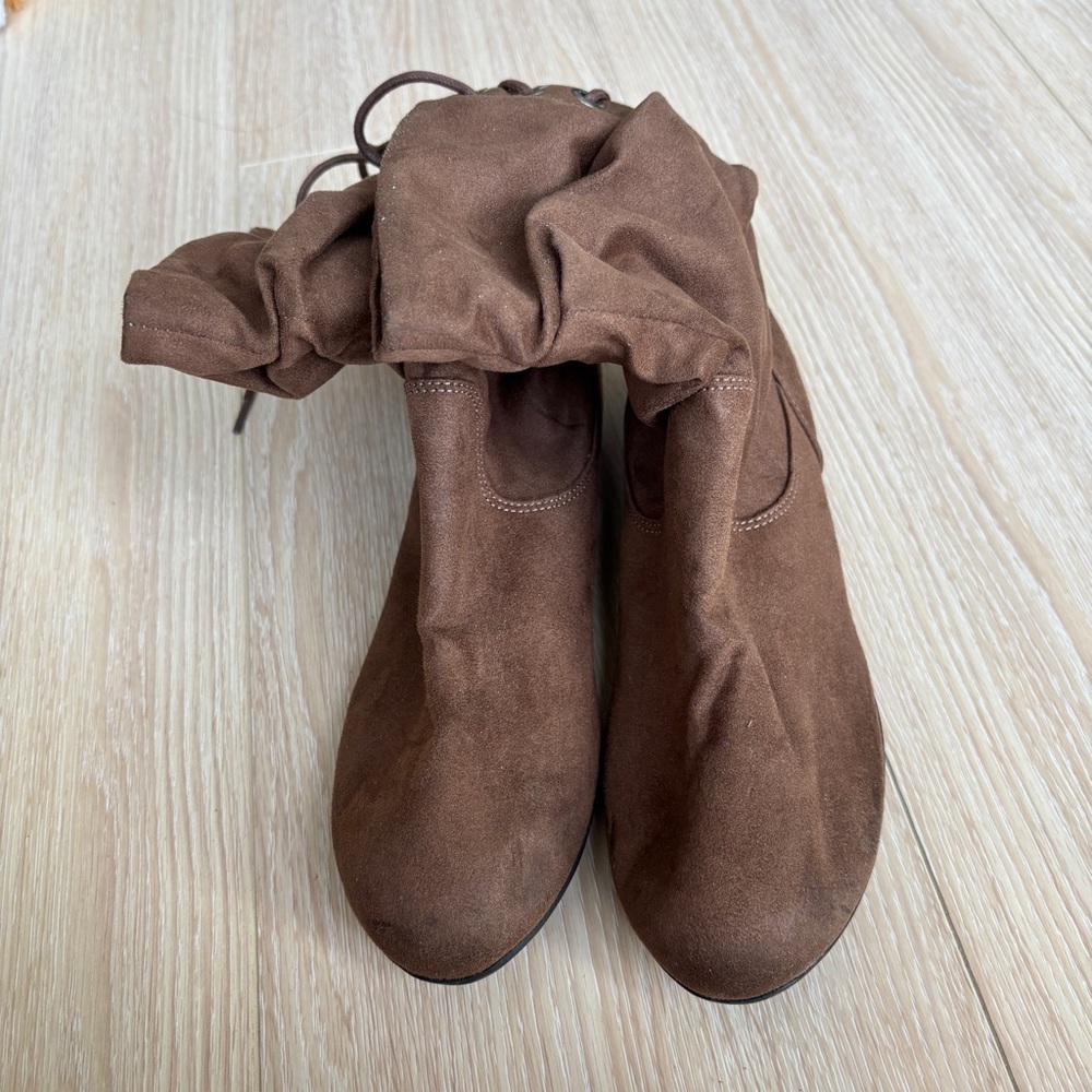 NWT Payless Brown Lace-Up Ankle Boots Women’s Size 6.5 Faux Suede Stylish